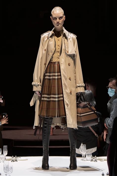 коллекция burberry 2022|Winter 2022 Womenswear.